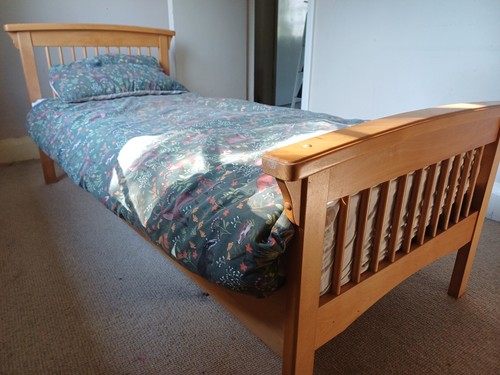 Three quarter single bed - quarter,